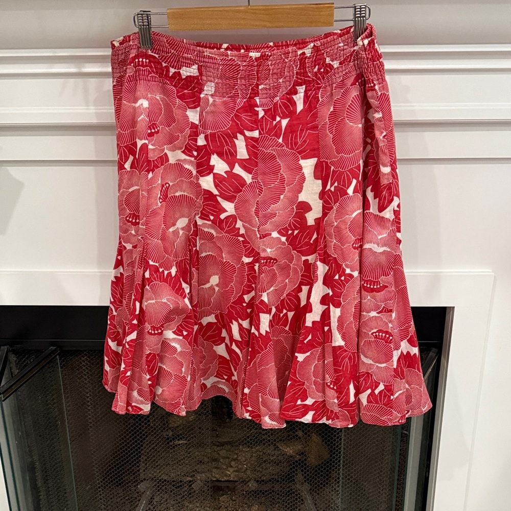 Banana Republic Red and White Floral A-Line Skirt- Lined. Large.